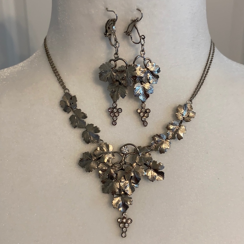 Vintage Silver Yu Jewellery Necklace w/Earrings